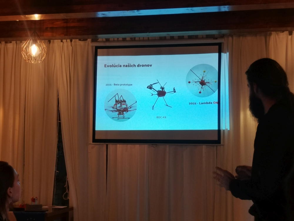 Prednáška o najnovších technológiách na inštaláciu odkloňovačov letu vtáctva
